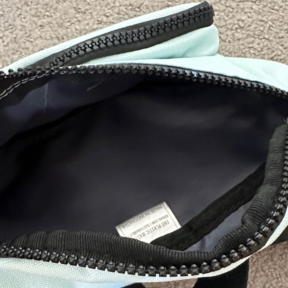 NWOT Adidas Light Green Waist Bag - Picture 3 of 4